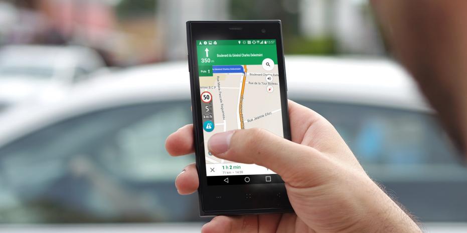 Android Auto permet enfin d'utiliser Google Maps simultanément sur  smartphone et l'écran de la voiture